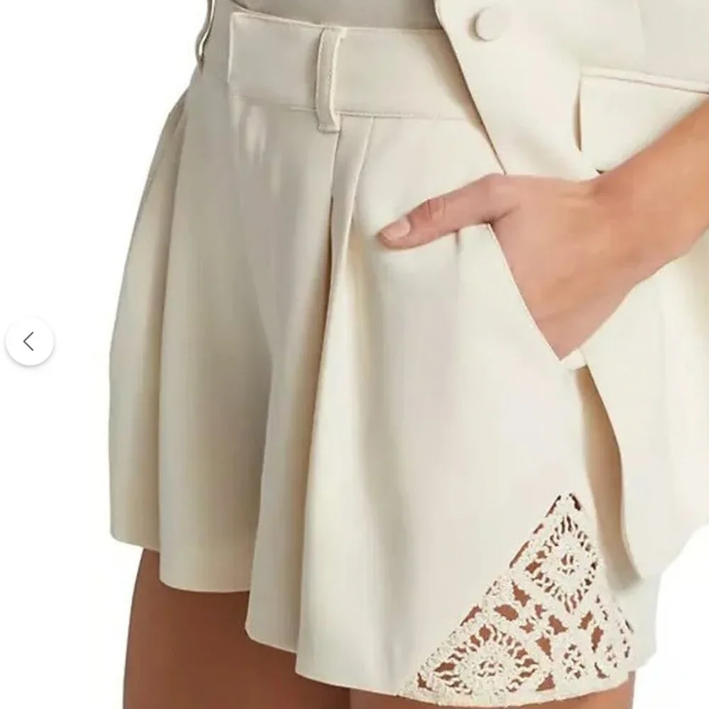 $345 NWOT Cinq A Sept Crochet Lace Corinna Plaster Shorts Pleated - Picture 1 of 6